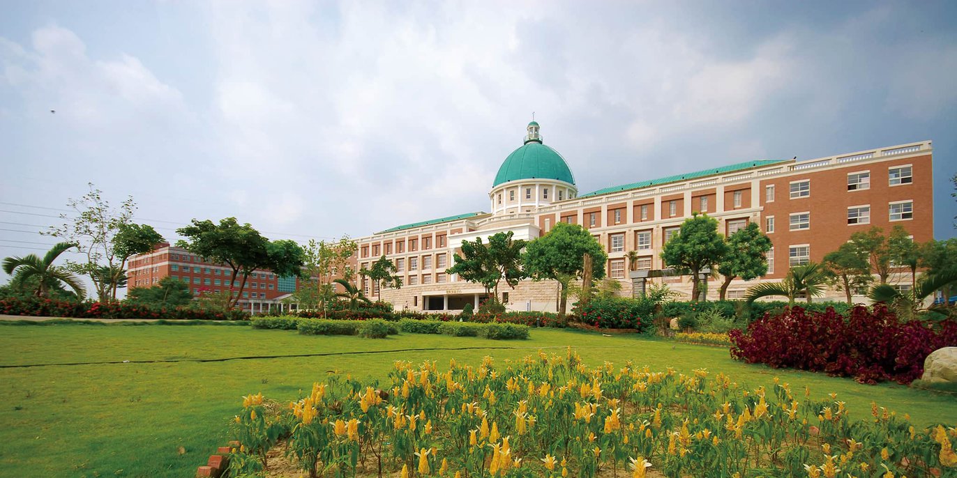 Đại học &Aacute; Ch&acirc;u